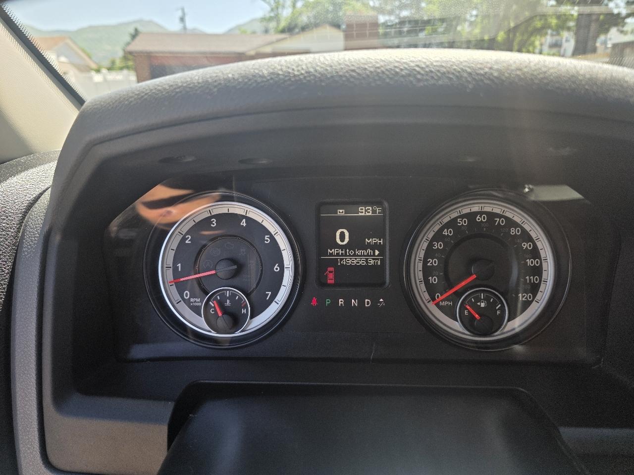 RAM 1500 4WD Quad Cab 140.5" ST 2015