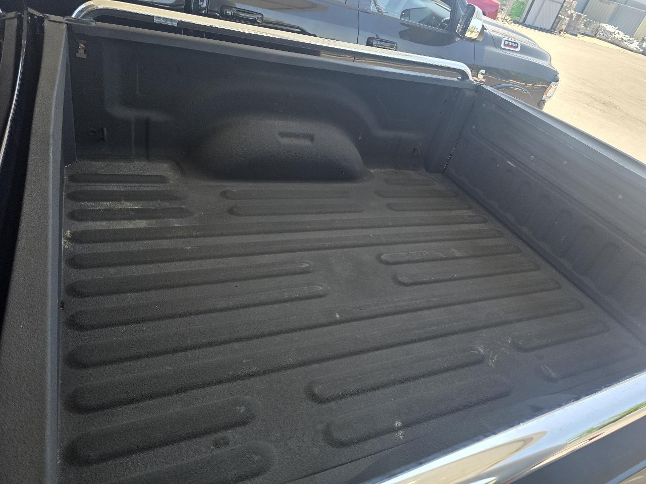 RAM 1500 4WD Quad Cab 140.5" ST 2015