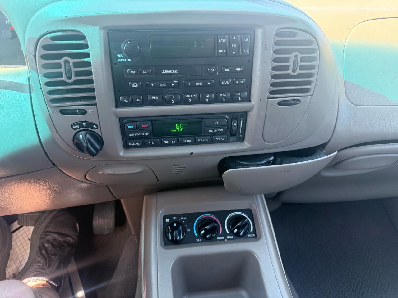 Ford Expedition 119" WB Eddie Bauer 4WD 2000