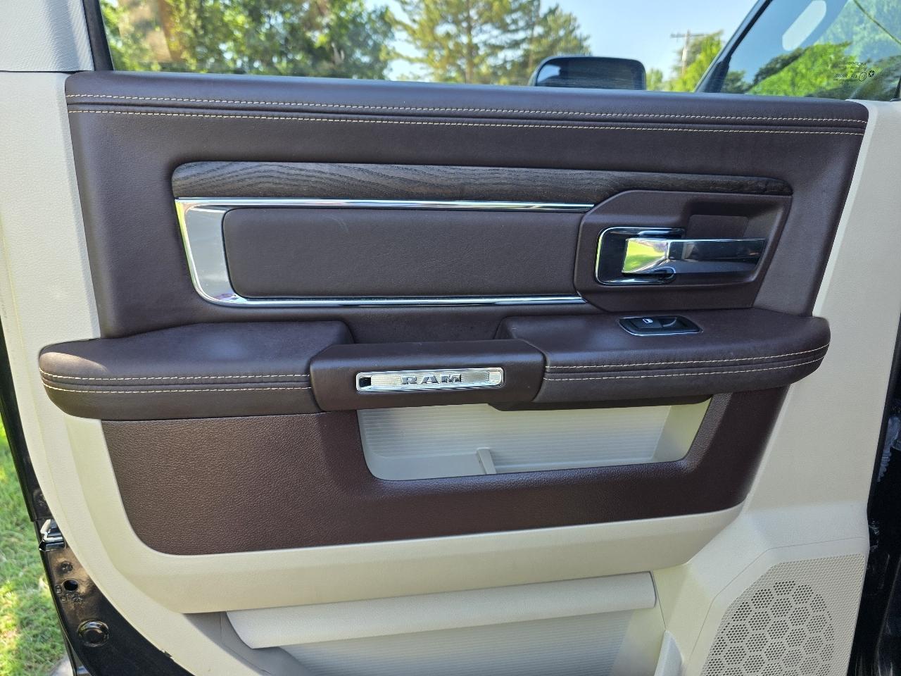RAM 2500 4WD Crew Cab 149" Longhorn 2015