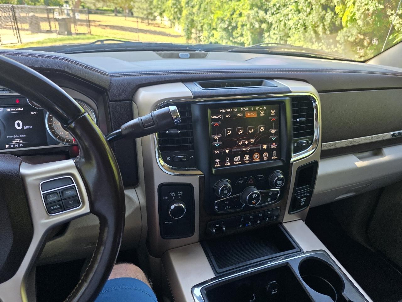 RAM 2500 4WD Crew Cab 149" Longhorn 2015
