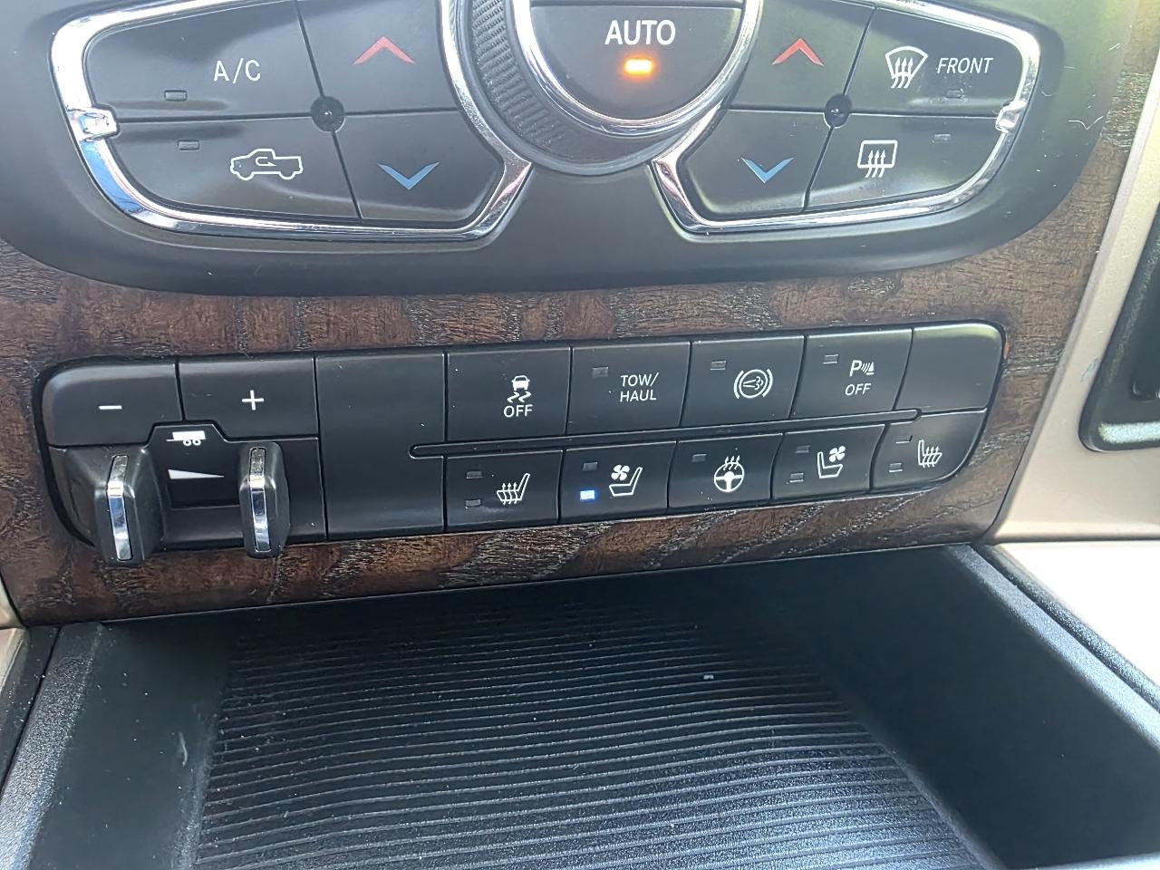 RAM 2500 4WD Crew Cab 149" Longhorn 2015