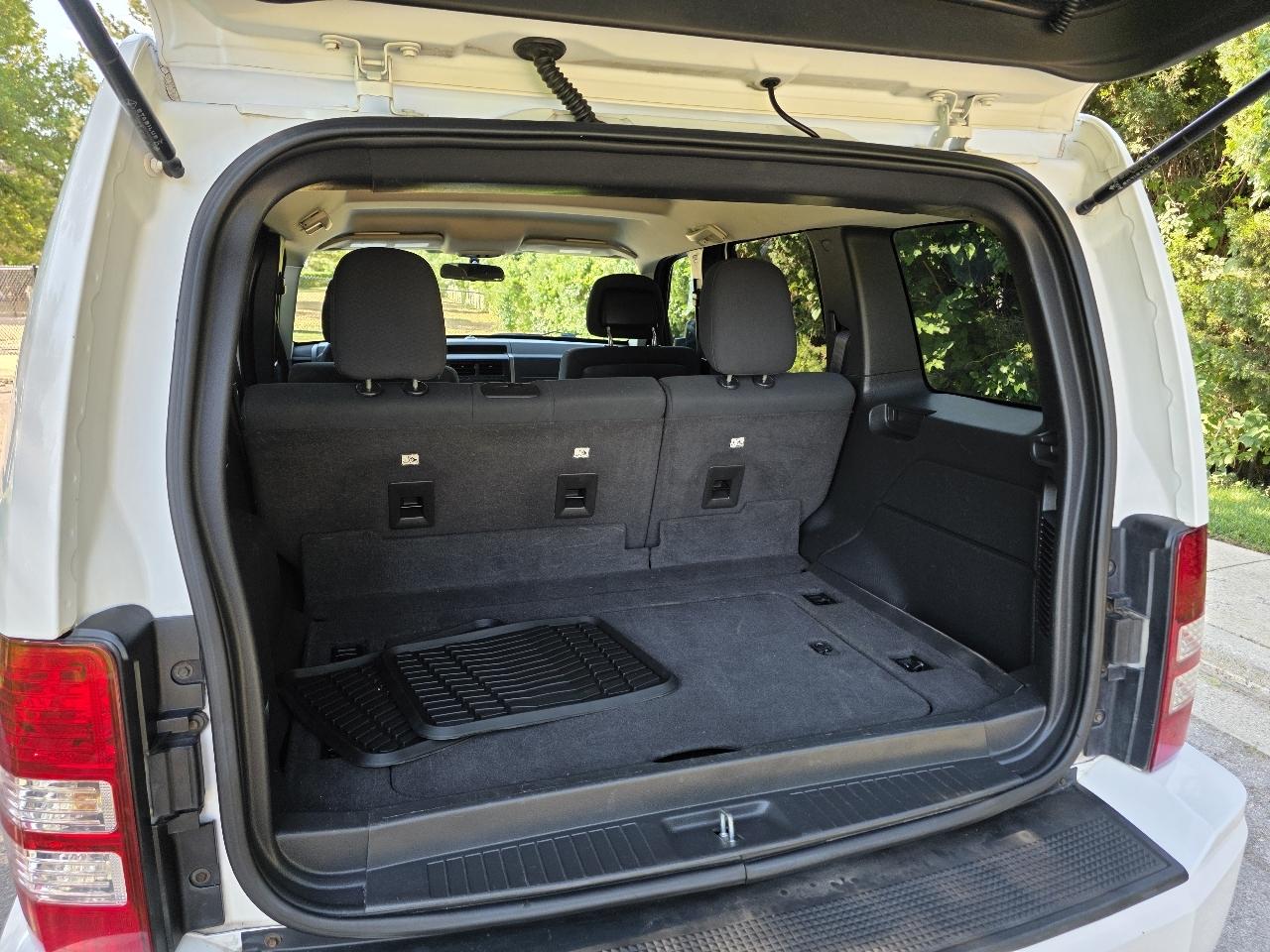 Jeep Liberty RWD 4dr Sport 2012