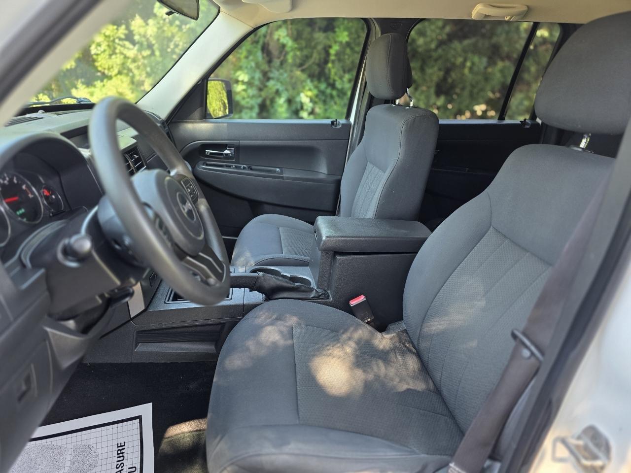 Jeep Liberty RWD 4dr Sport 2012