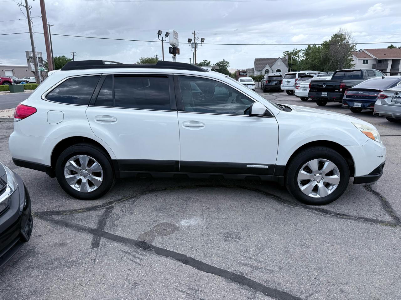 Subaru Outback 4dr Wgn H6 Auto 3.6R Limited Pwr Moon 2011