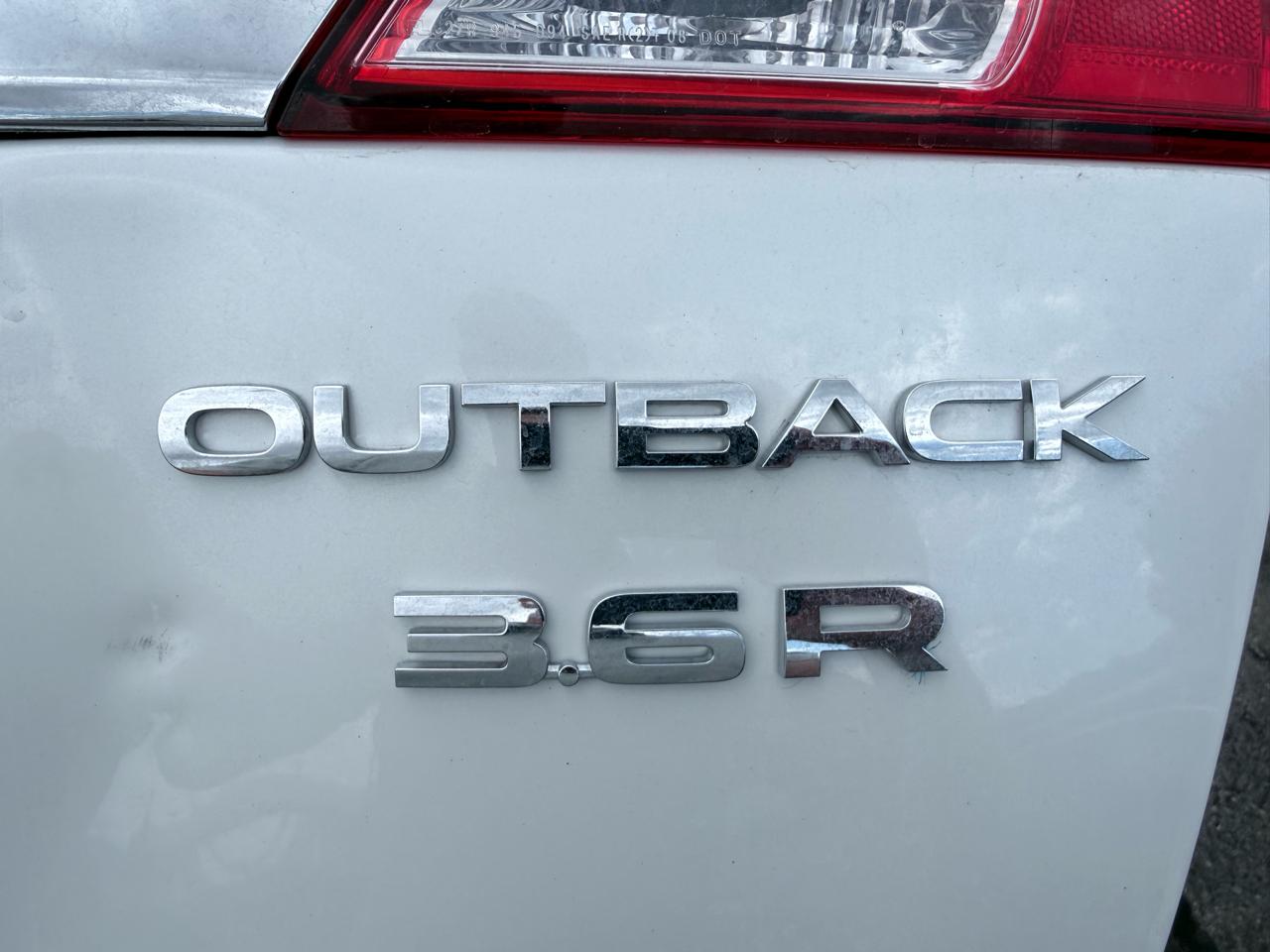 Subaru Outback 4dr Wgn H6 Auto 3.6R Limited Pwr Moon 2011