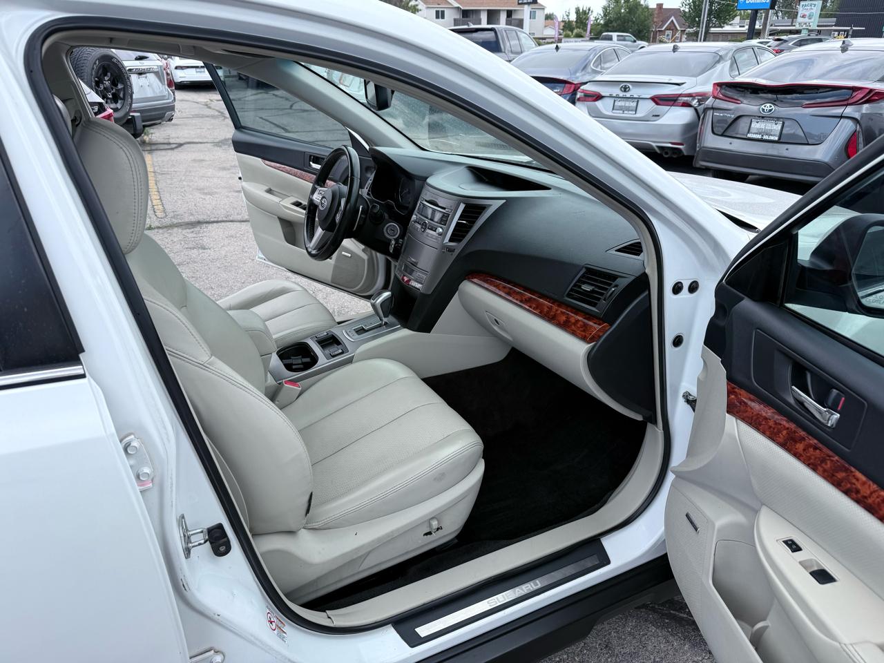 Subaru Outback 4dr Wgn H6 Auto 3.6R Limited Pwr Moon 2011