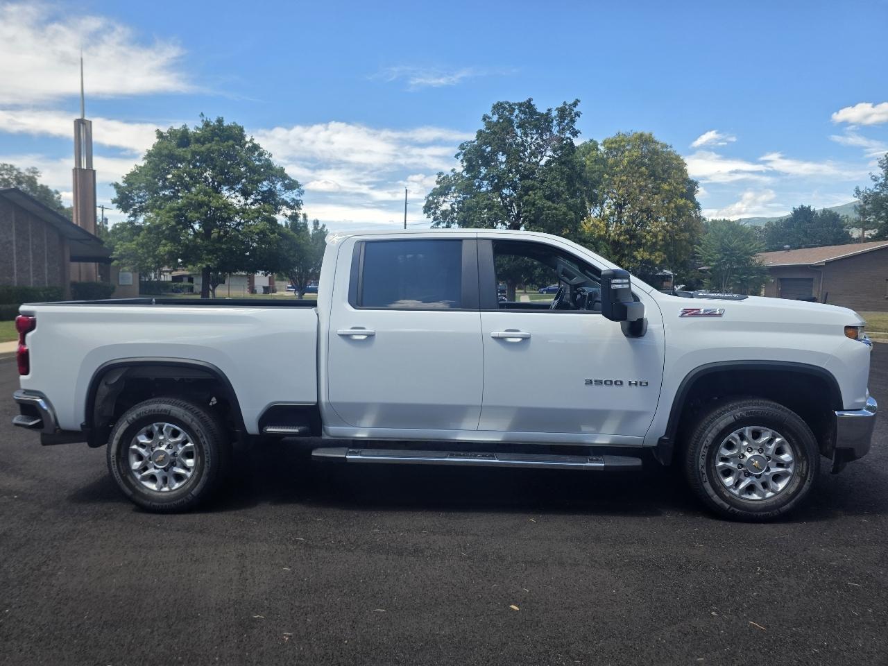 Chevrolet Silverado 3500HD 4WD Crew Cab 159" LT 2023