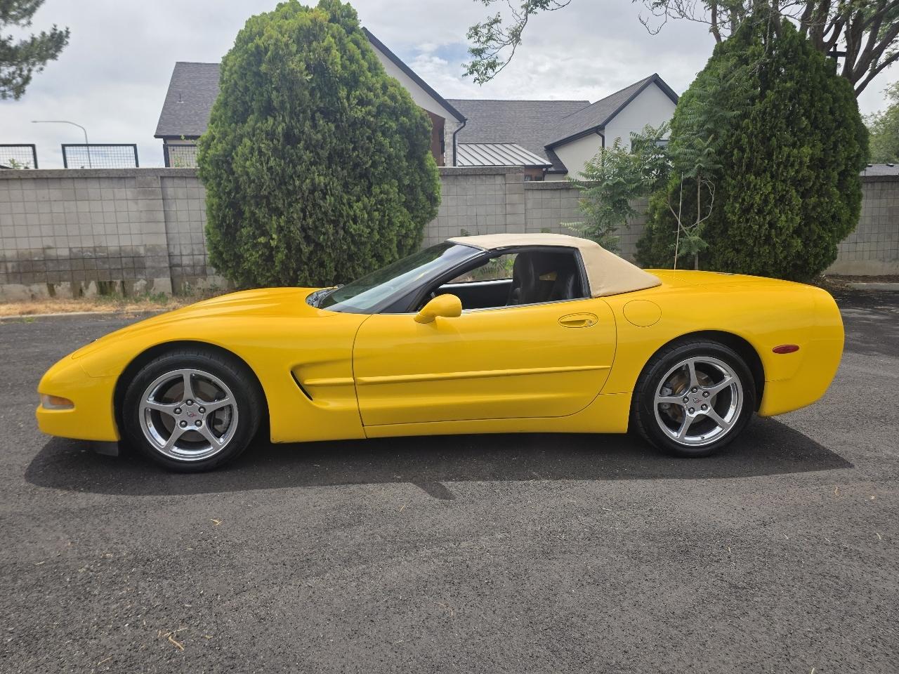 Chevrolet Corvette 2dr Convertible 2002