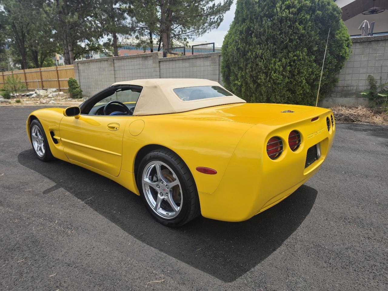 Chevrolet Corvette 2dr Convertible 2002