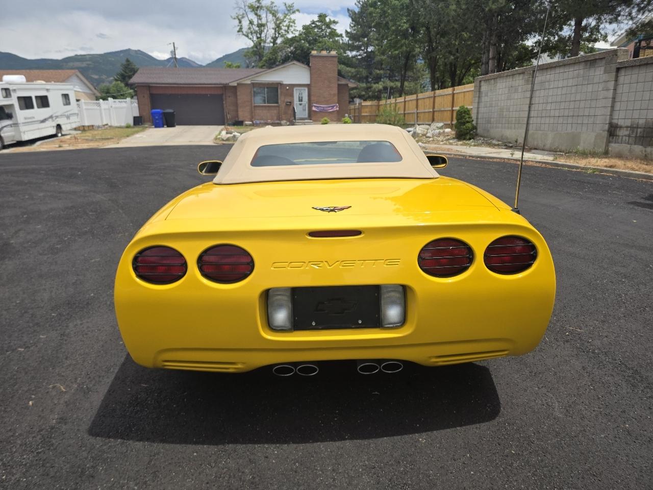 Chevrolet Corvette 2dr Convertible 2002