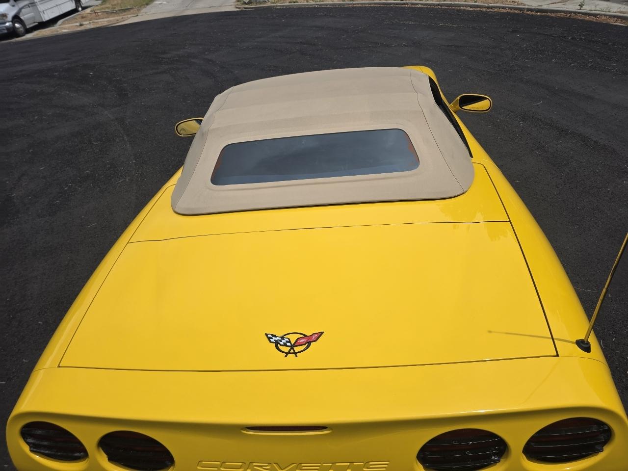 Chevrolet Corvette 2dr Convertible 2002