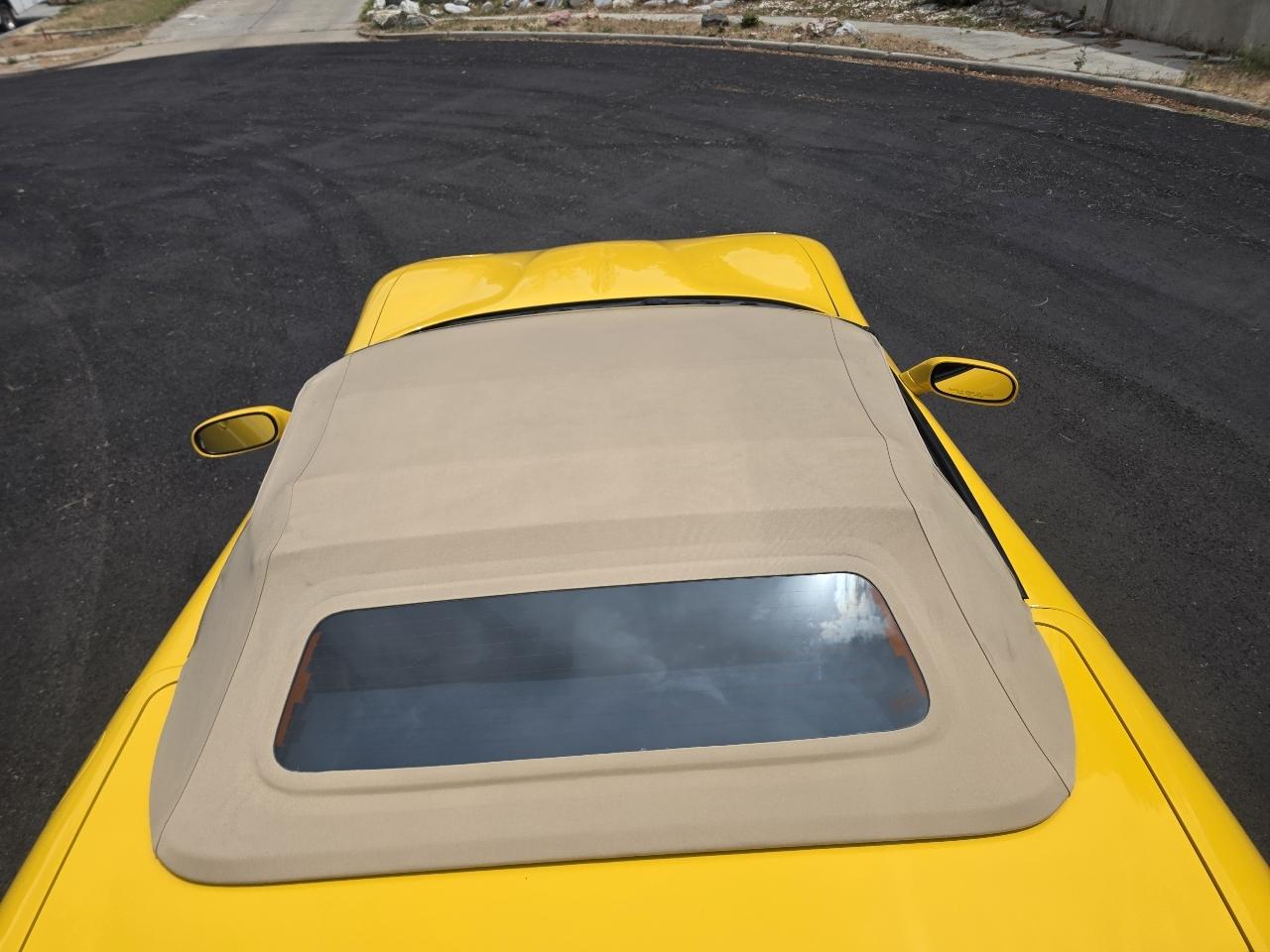Chevrolet Corvette 2dr Convertible 2002