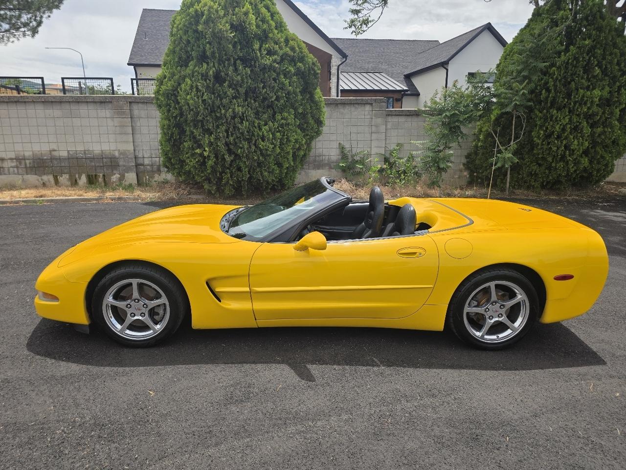 Chevrolet Corvette 2dr Convertible 2002