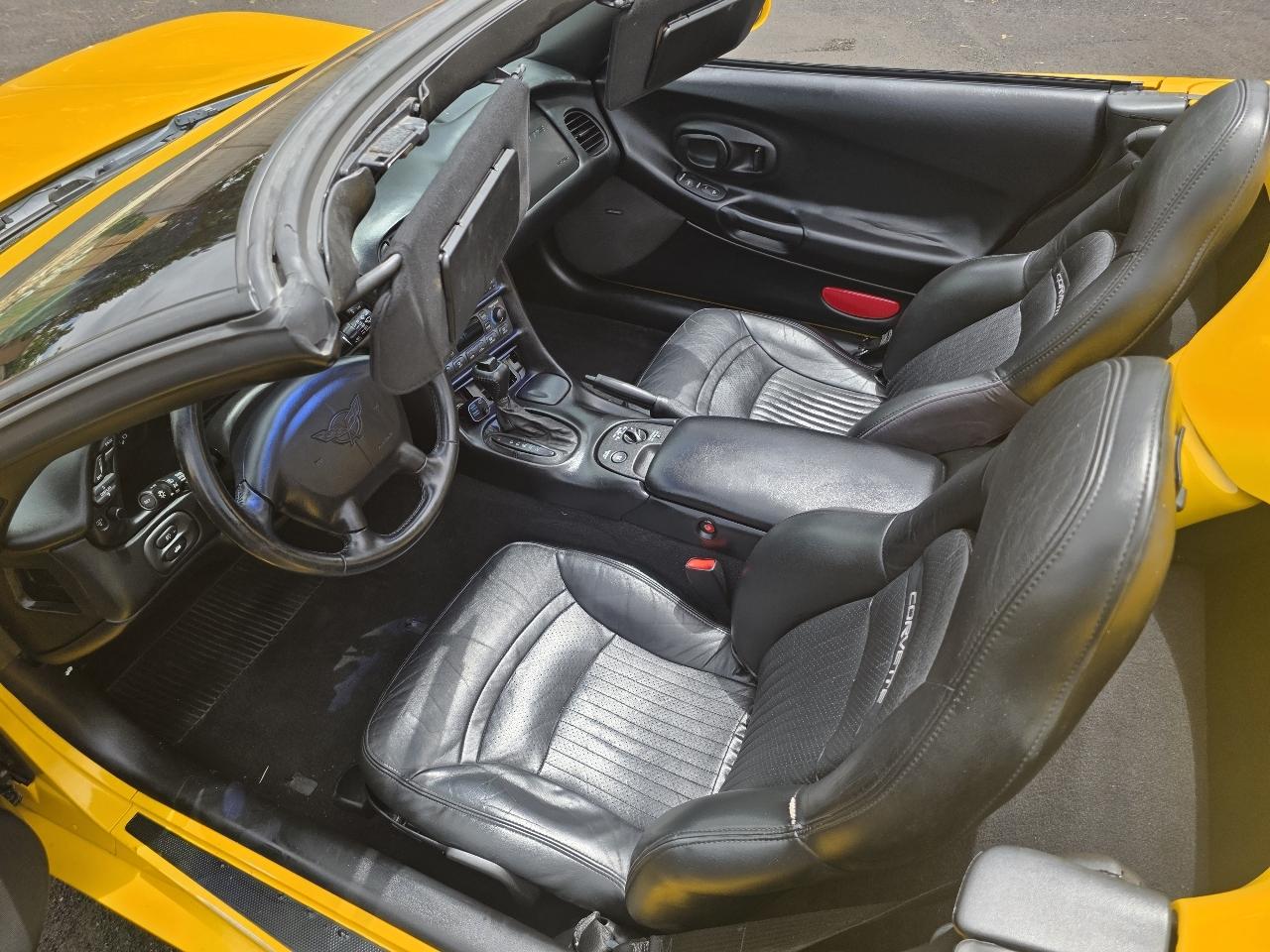 Chevrolet Corvette 2dr Convertible 2002
