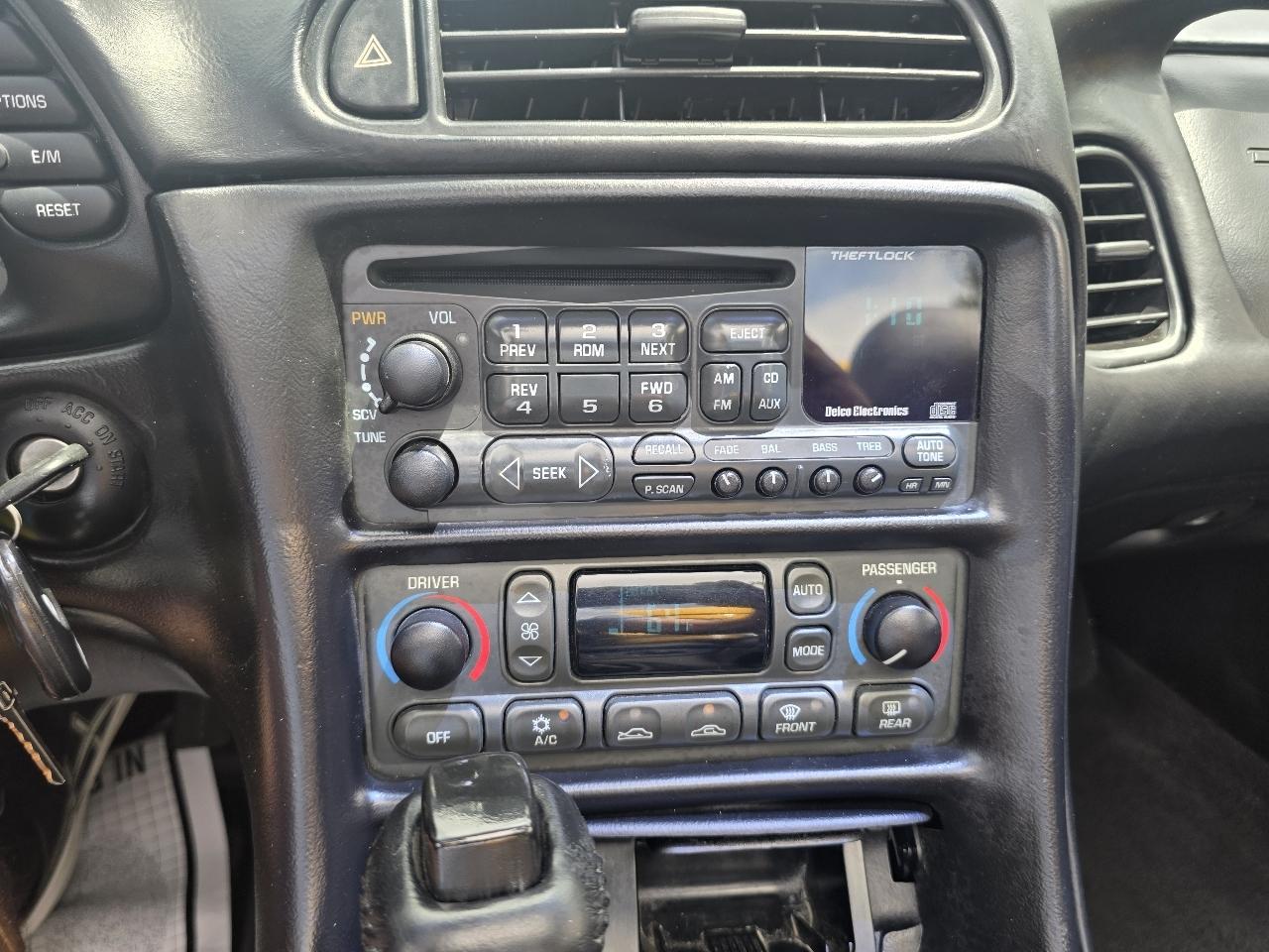 Chevrolet Corvette 2dr Convertible 2002