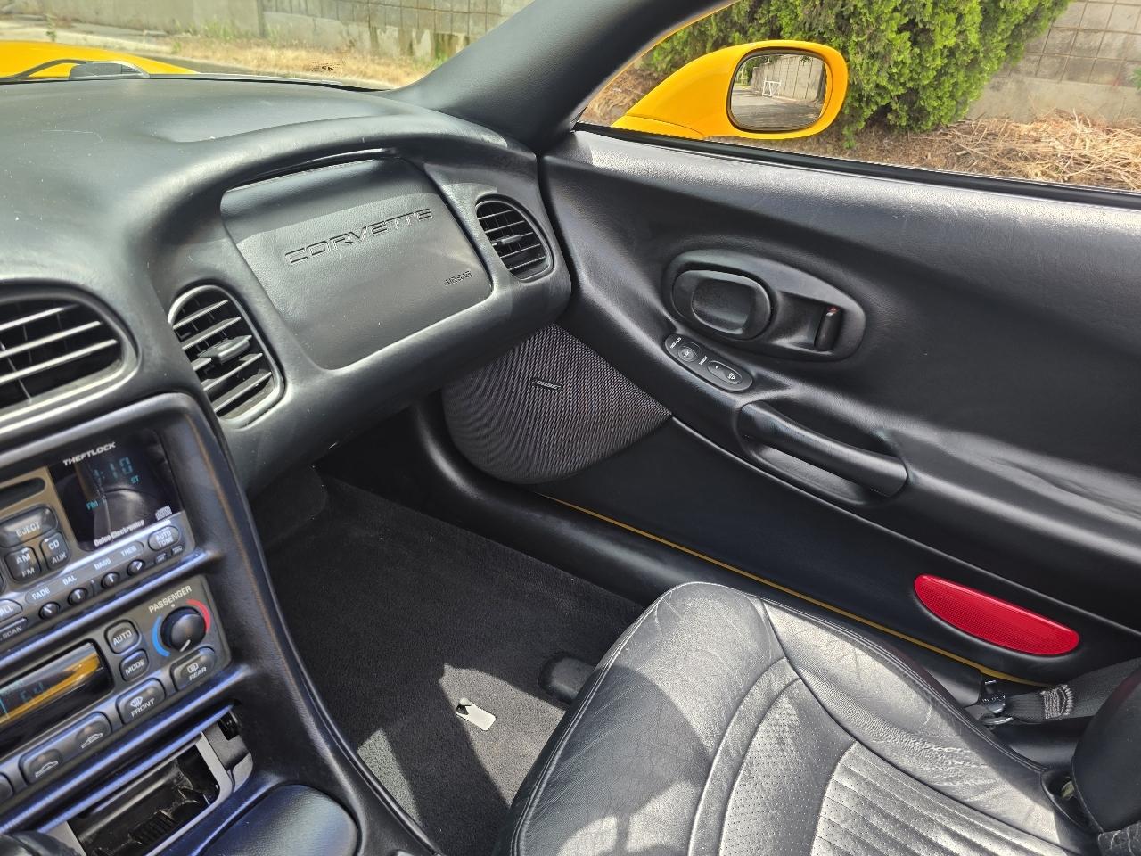 Chevrolet Corvette 2dr Convertible 2002