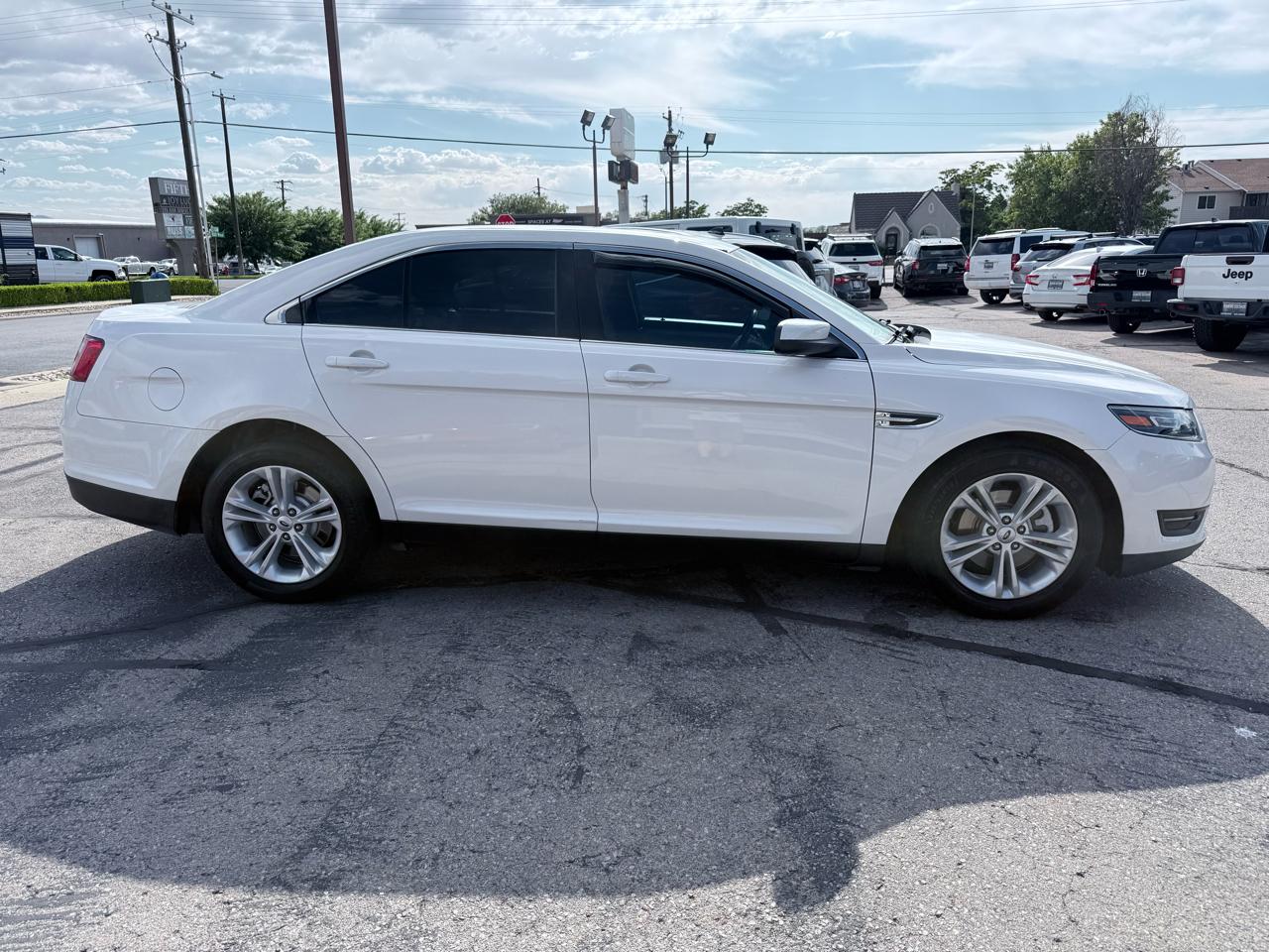 Ford Taurus 4dr Sdn SEL 2018