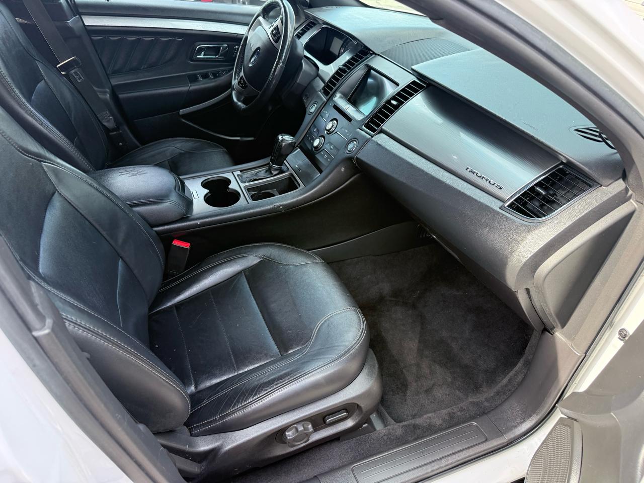 Ford Taurus 4dr Sdn SEL 2018