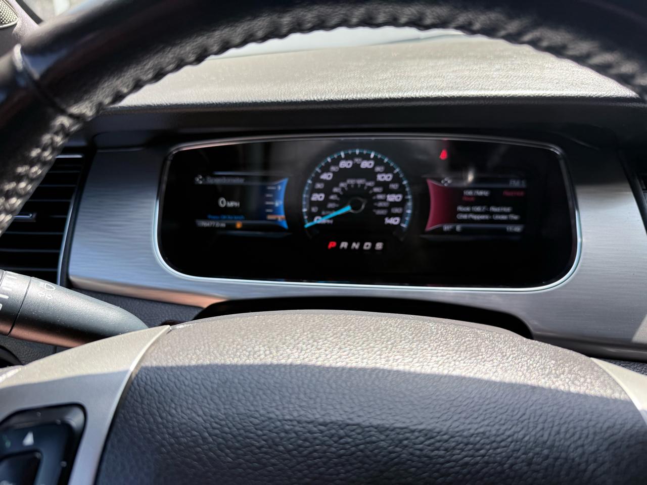 Ford Taurus 4dr Sdn SEL 2018