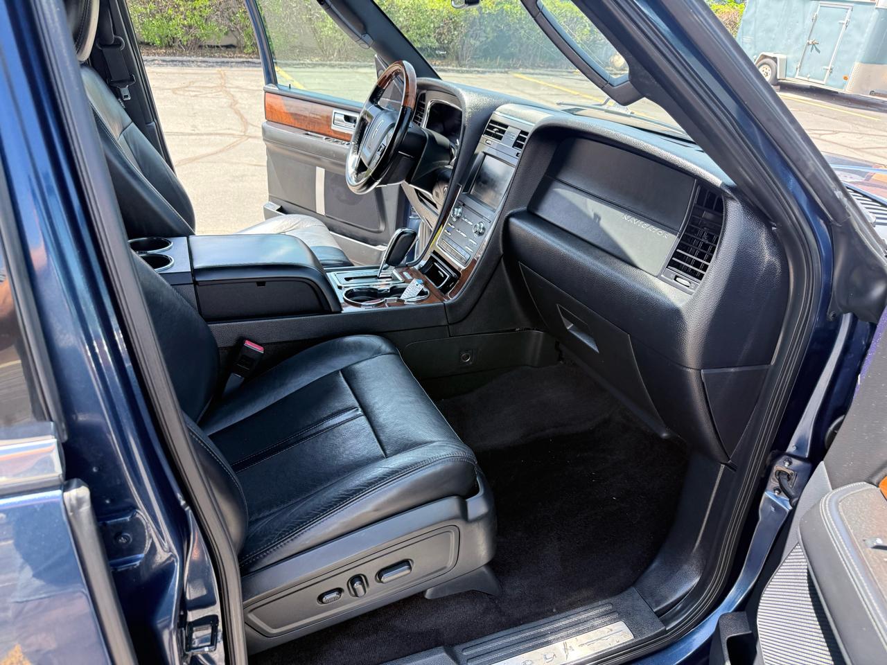 Lincoln Navigator 4WD 4dr 2015