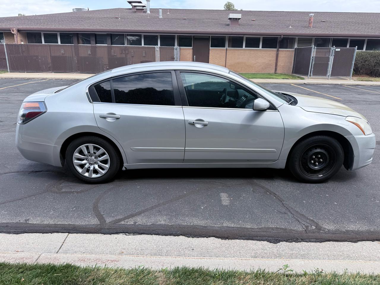Nissan Altima 4dr Sdn I4 CVT 2.5 S 2010