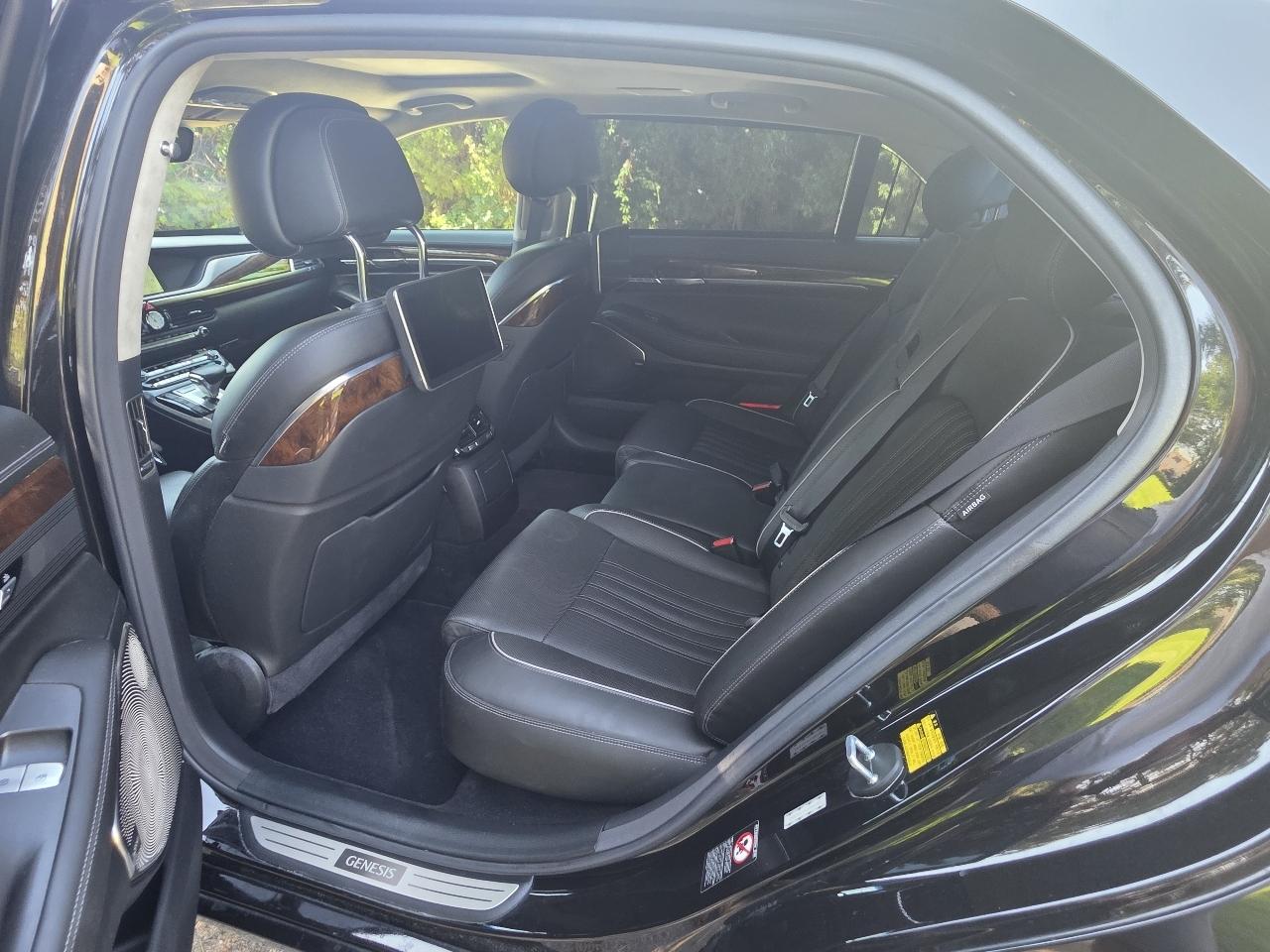 Genesis G90 5.0L Ultimate AWD 2018