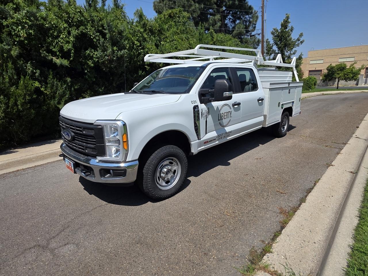 Ford Super Duty F-350 SRW 4WD Crew Cab 172" XL 2023
