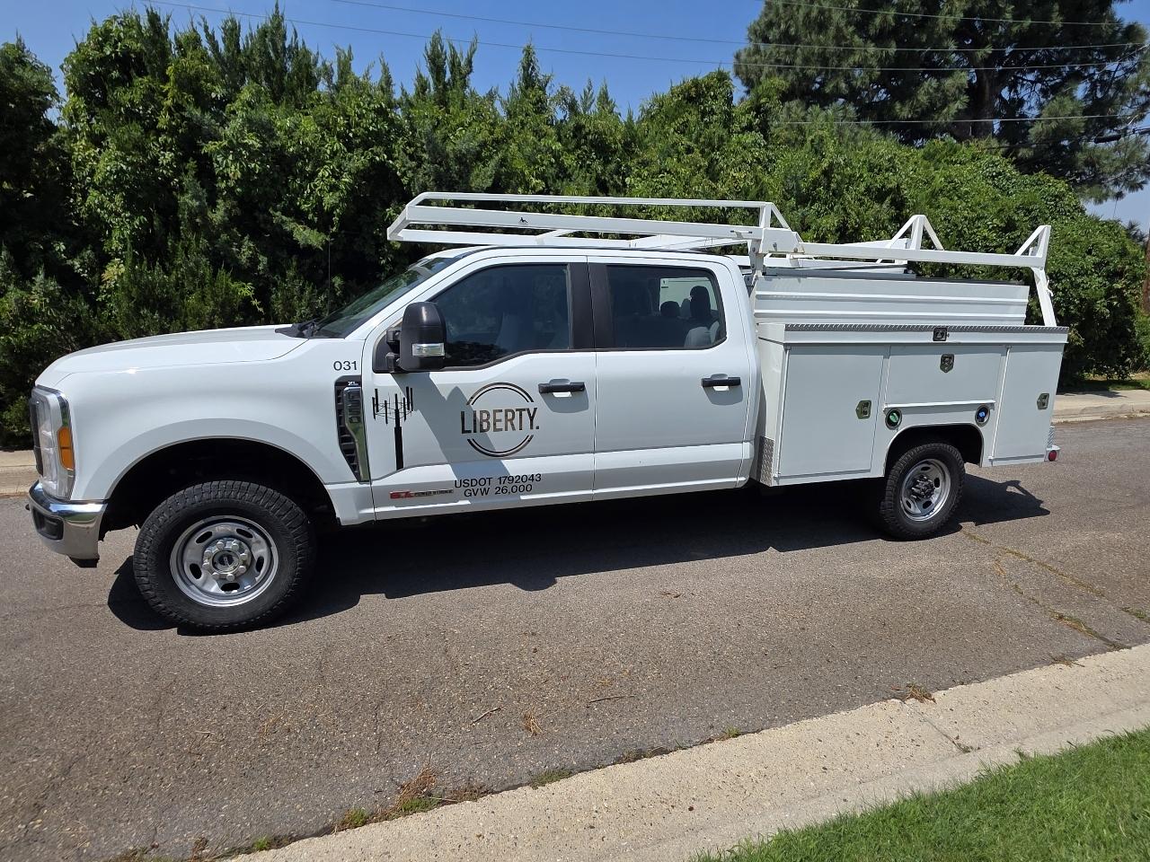 Ford Super Duty F-350 SRW Crew Cab 172" XL 2023