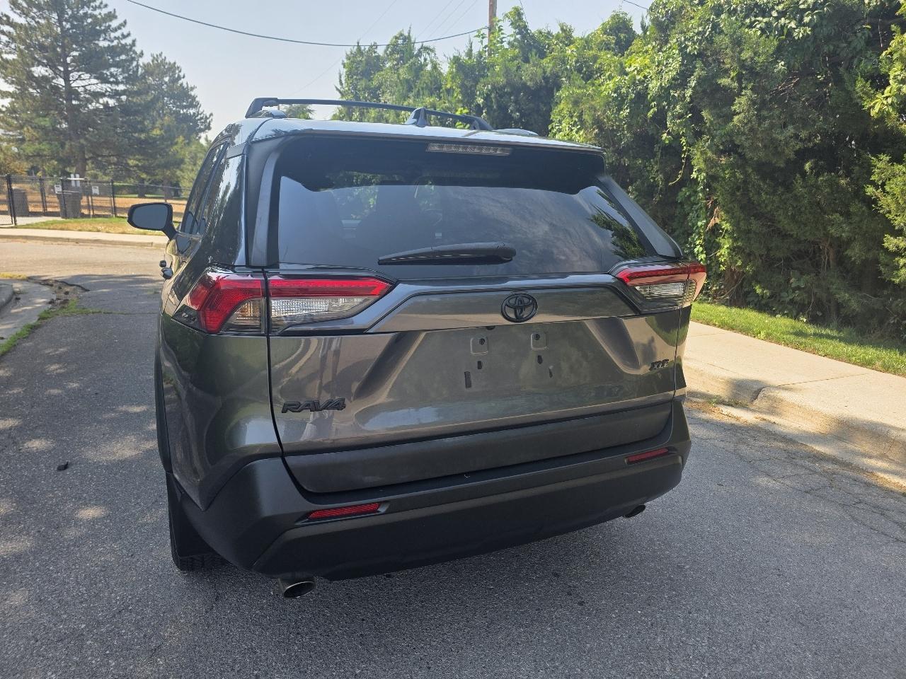 Toyota RAV4 XLE FWD (Natl) 2021