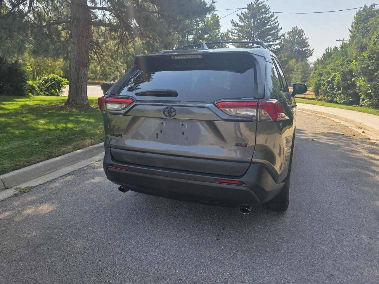 Toyota RAV4 XLE FWD (Natl) 2021