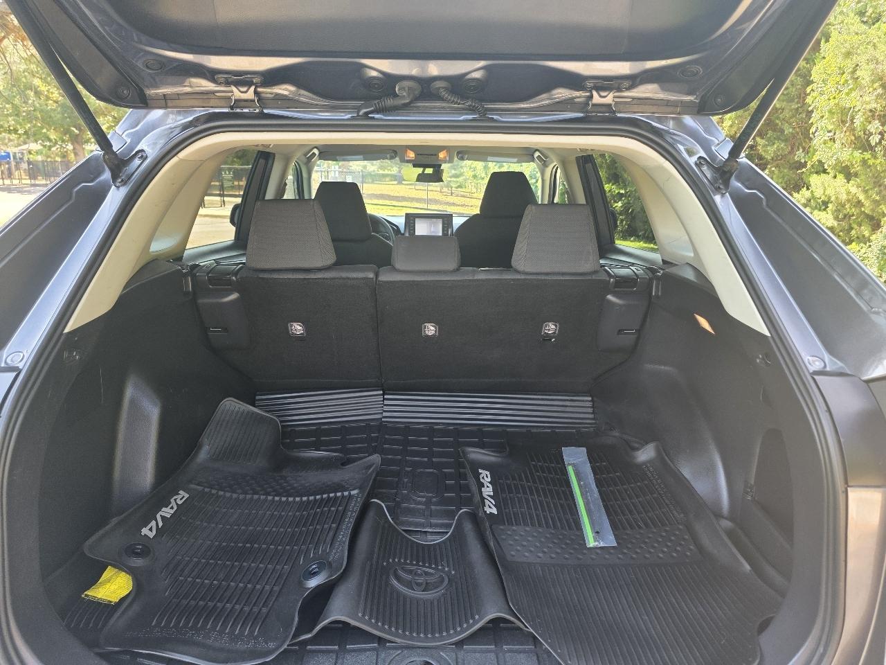 Toyota RAV4 XLE FWD (Natl) 2021