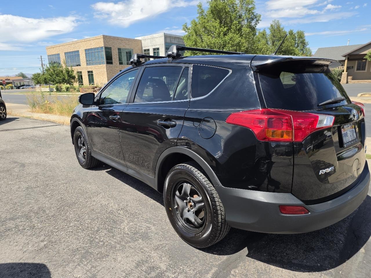 Toyota RAV4 AWD 4dr LE (Natl) 2013