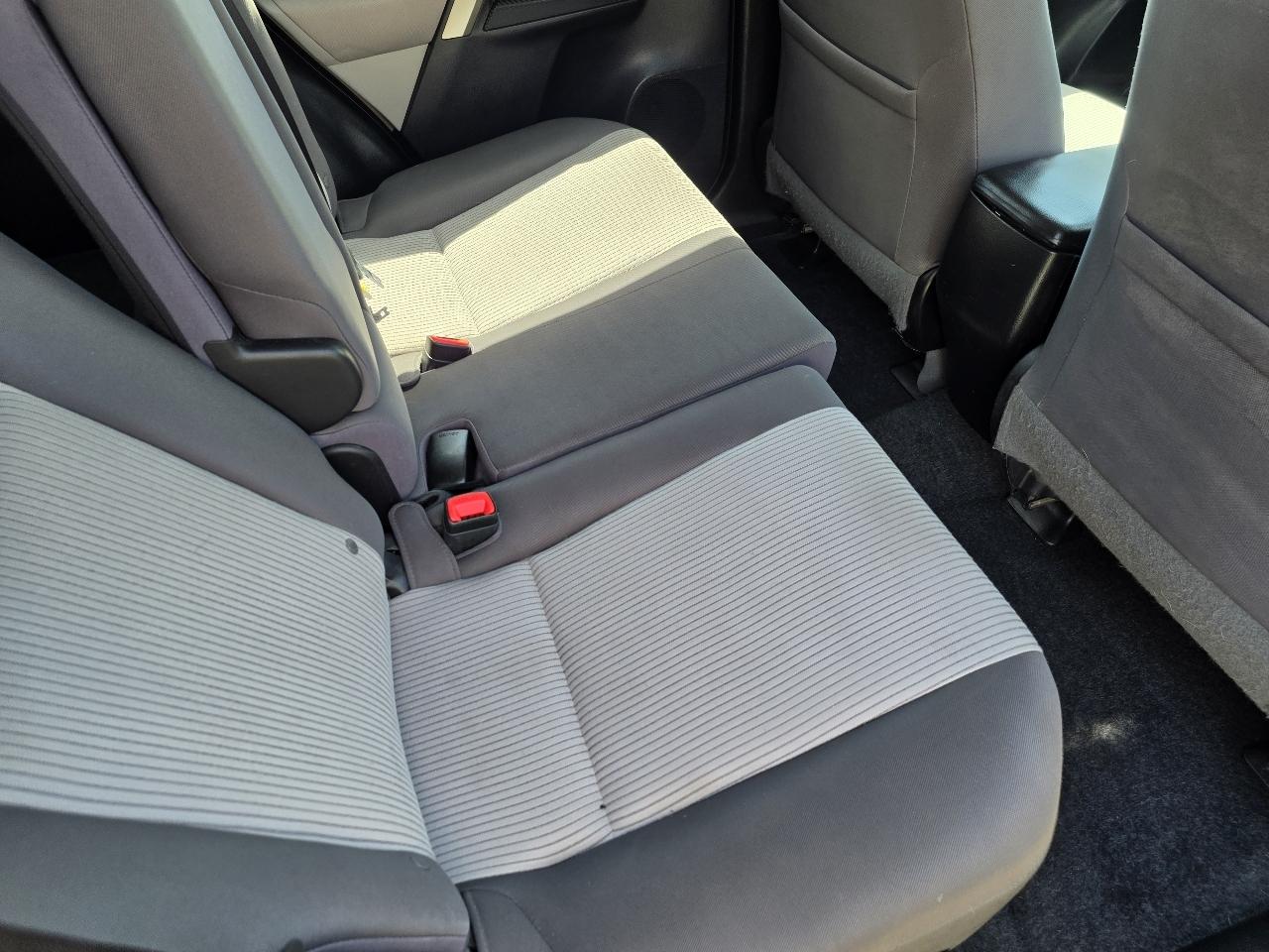 Toyota RAV4 AWD 4dr LE (Natl) 2013