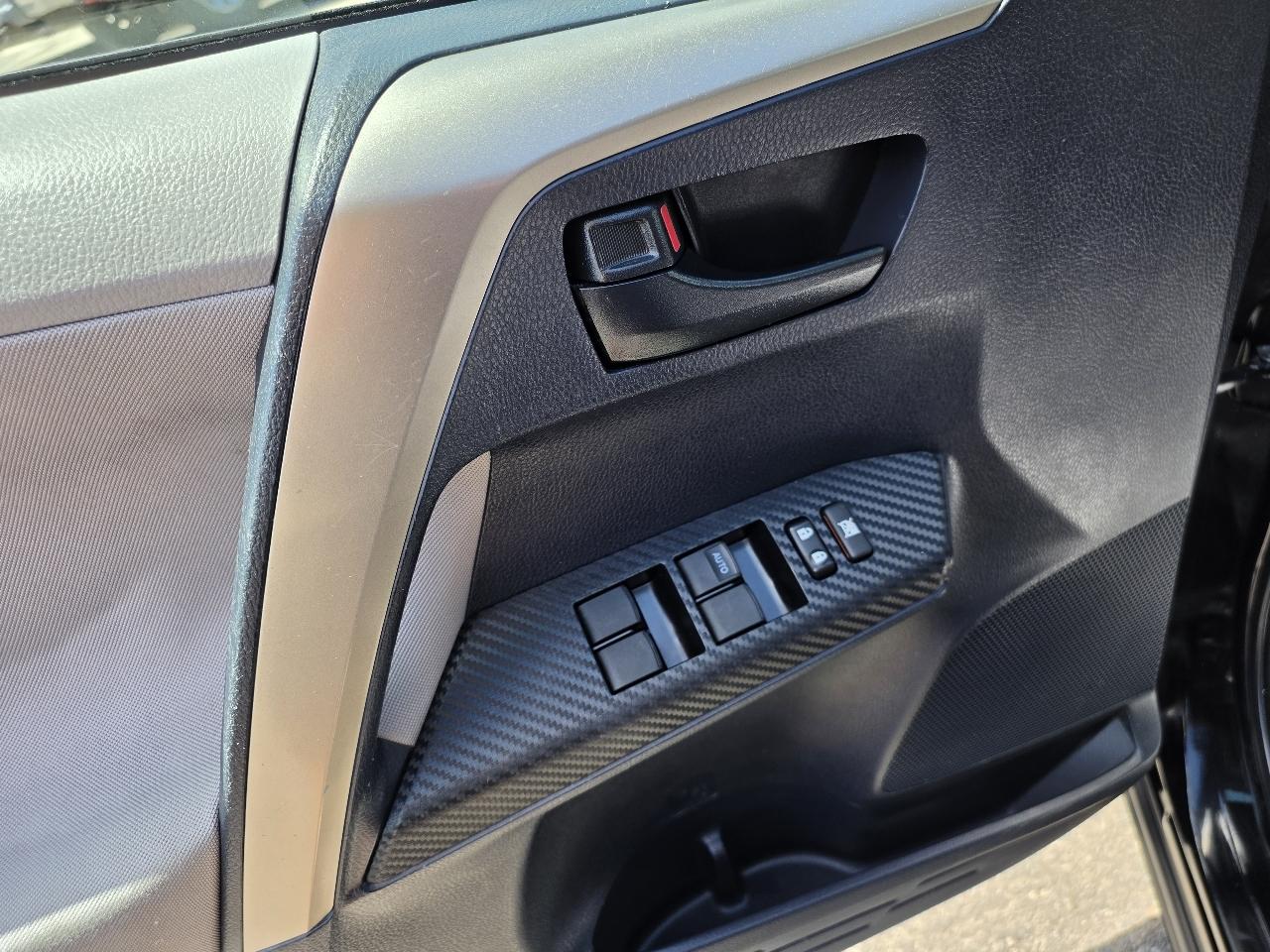 Toyota RAV4 AWD 4dr LE (Natl) 2013