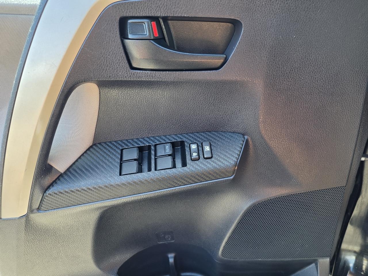 Toyota RAV4 AWD 4dr LE (Natl) 2013