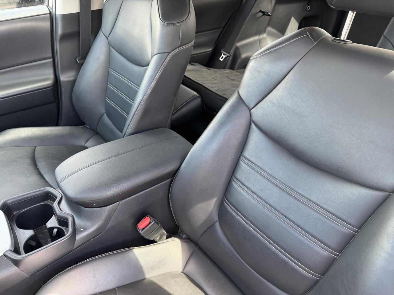 Toyota RAV4 XLE Premium FWD (Natl) 2021