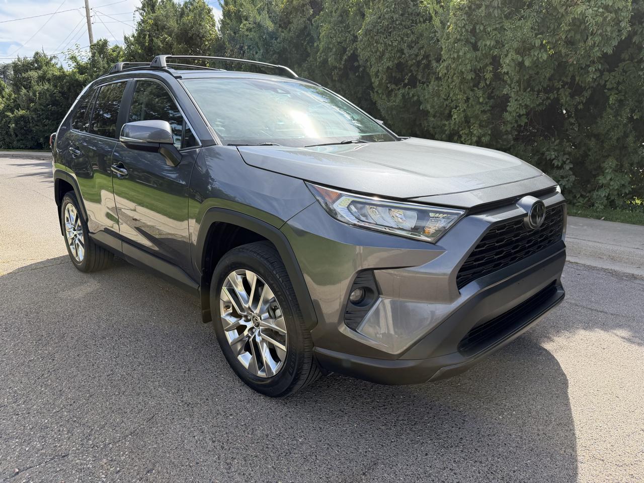 Toyota RAV4 XLE Premium FWD (Natl) 2021