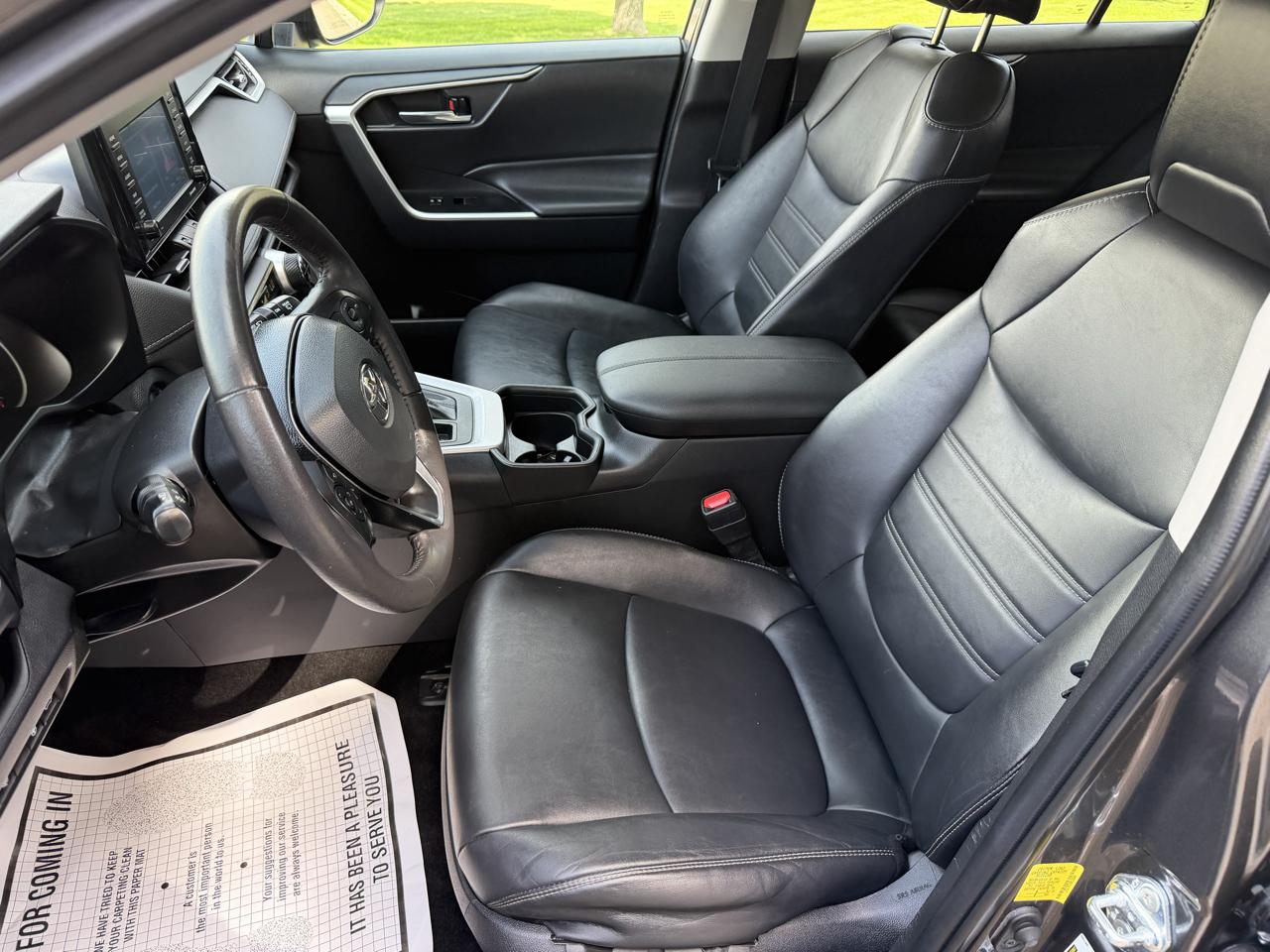 Toyota RAV4 XLE Premium FWD (Natl) 2021