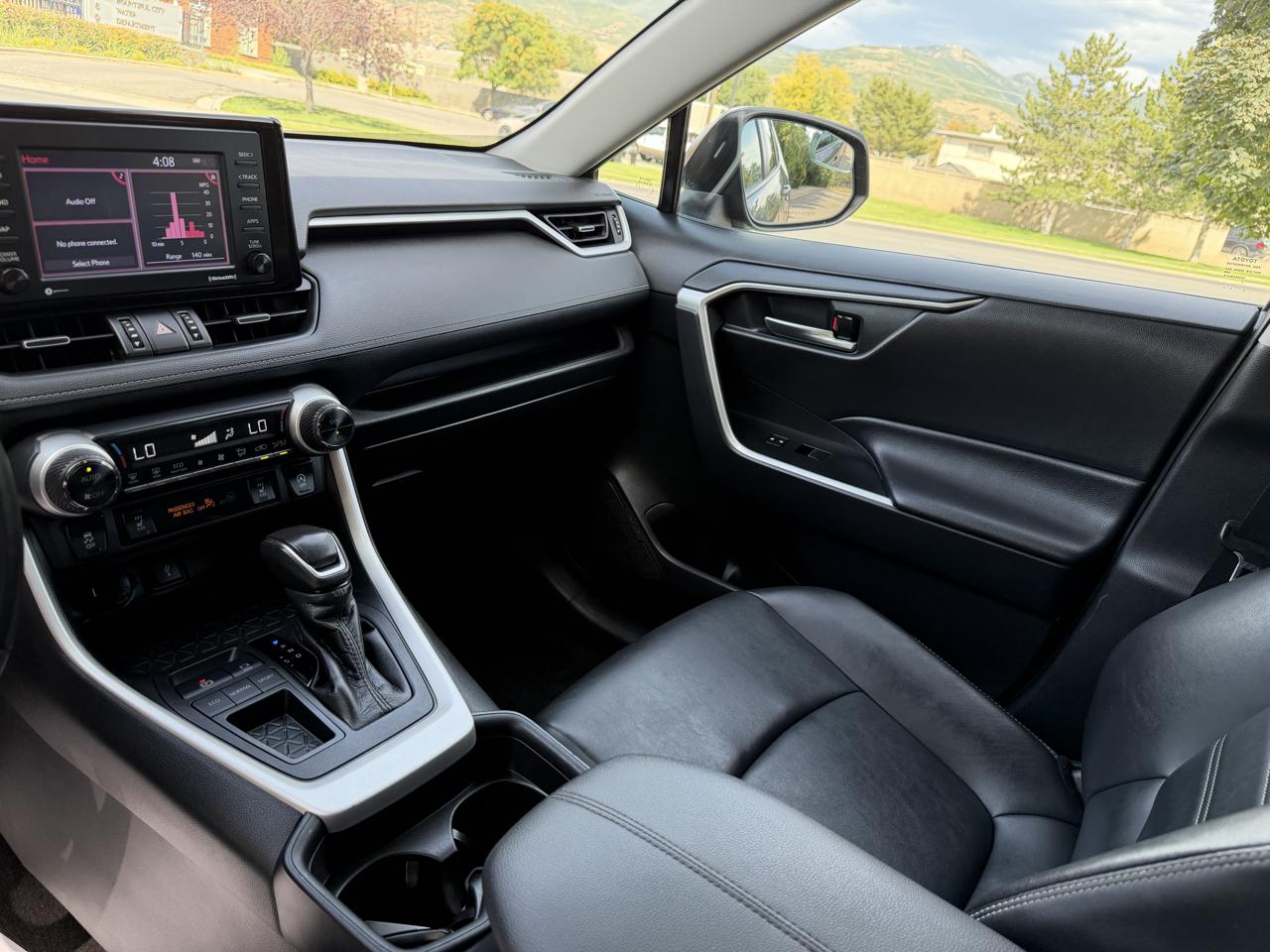 Toyota RAV4 XLE Premium FWD (Natl) 2021