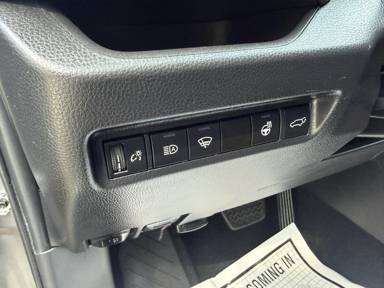Toyota RAV4 XLE Premium FWD (Natl) 2021