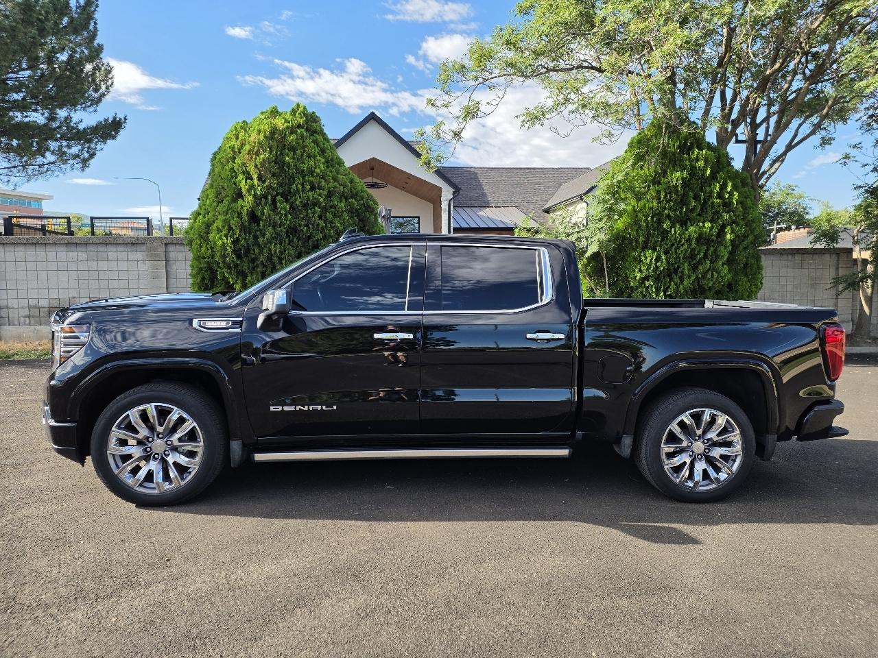 GMC Sierra 1500 4WD Crew Cab 147" Denali 2024