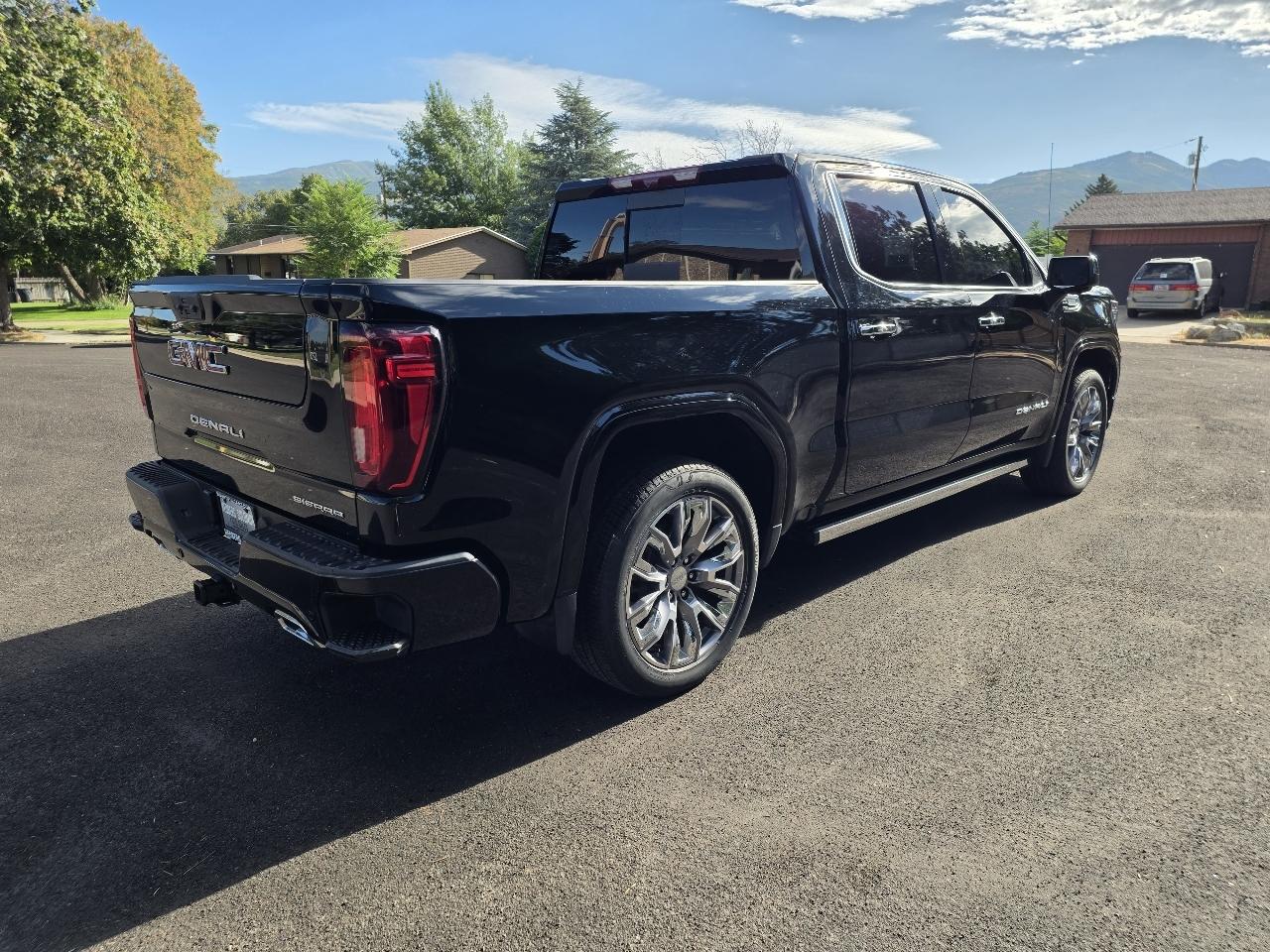 GMC Sierra 1500 4WD Crew Cab 147" Denali 2024