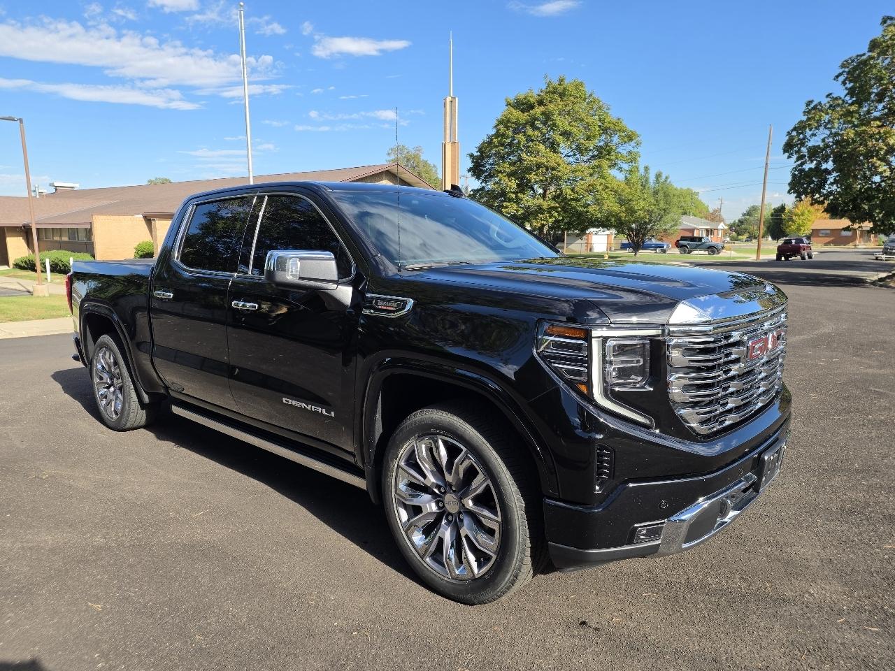 GMC Sierra 1500 4WD Crew Cab 147" Denali 2024
