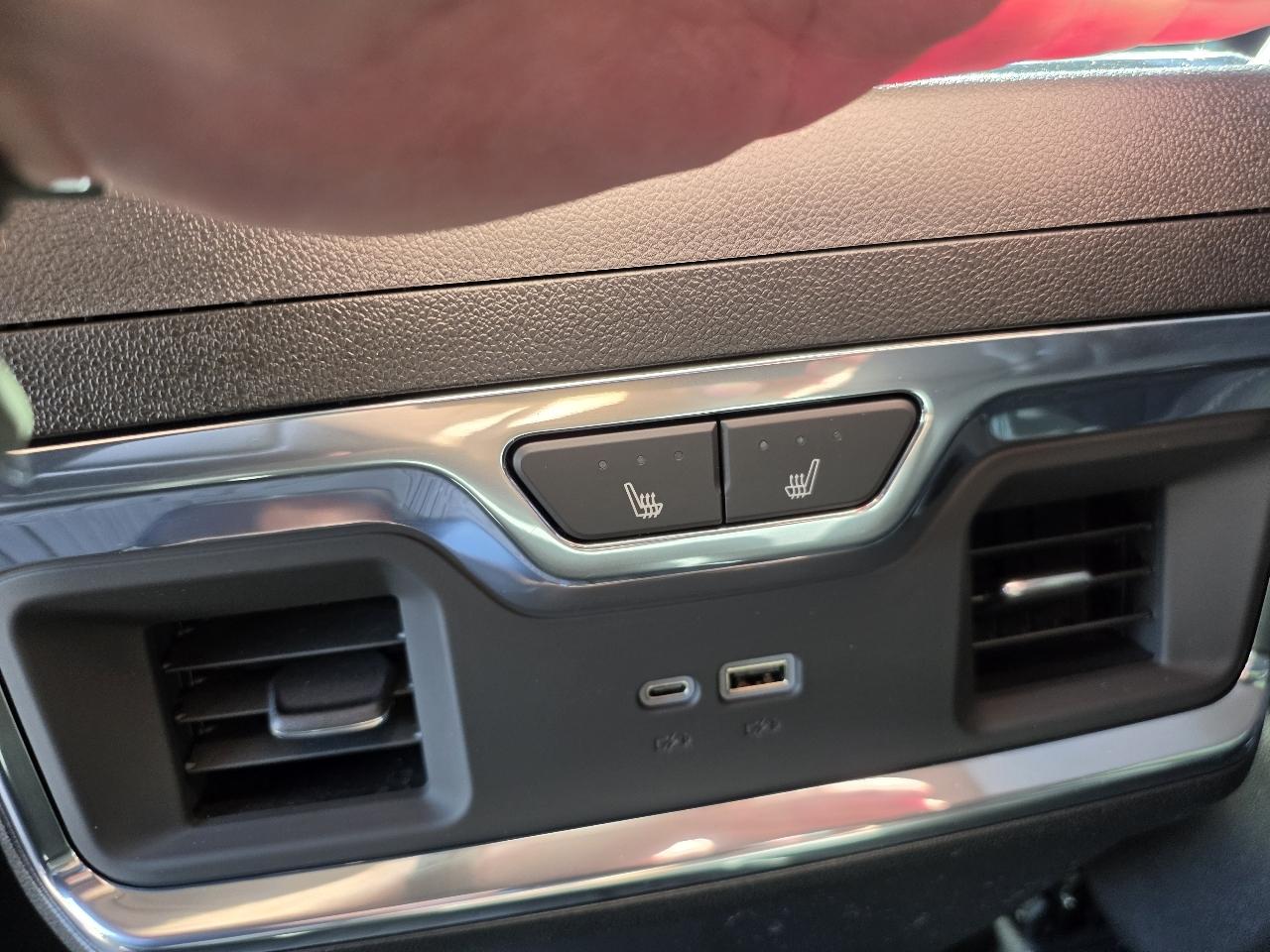 GMC Sierra 1500 4WD Crew Cab 147" Denali 2024