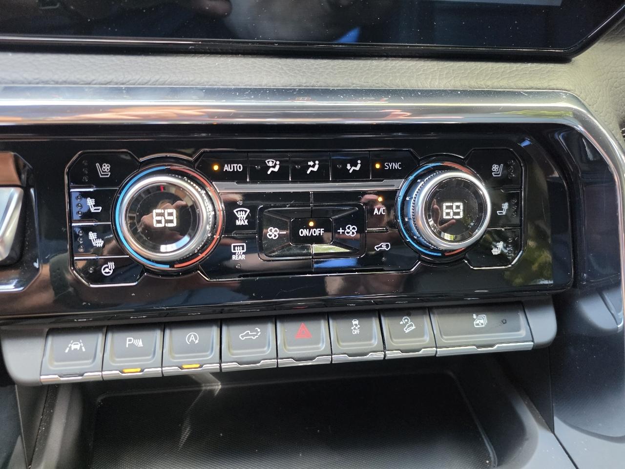 GMC Sierra 1500 4WD Crew Cab 147" Denali 2024
