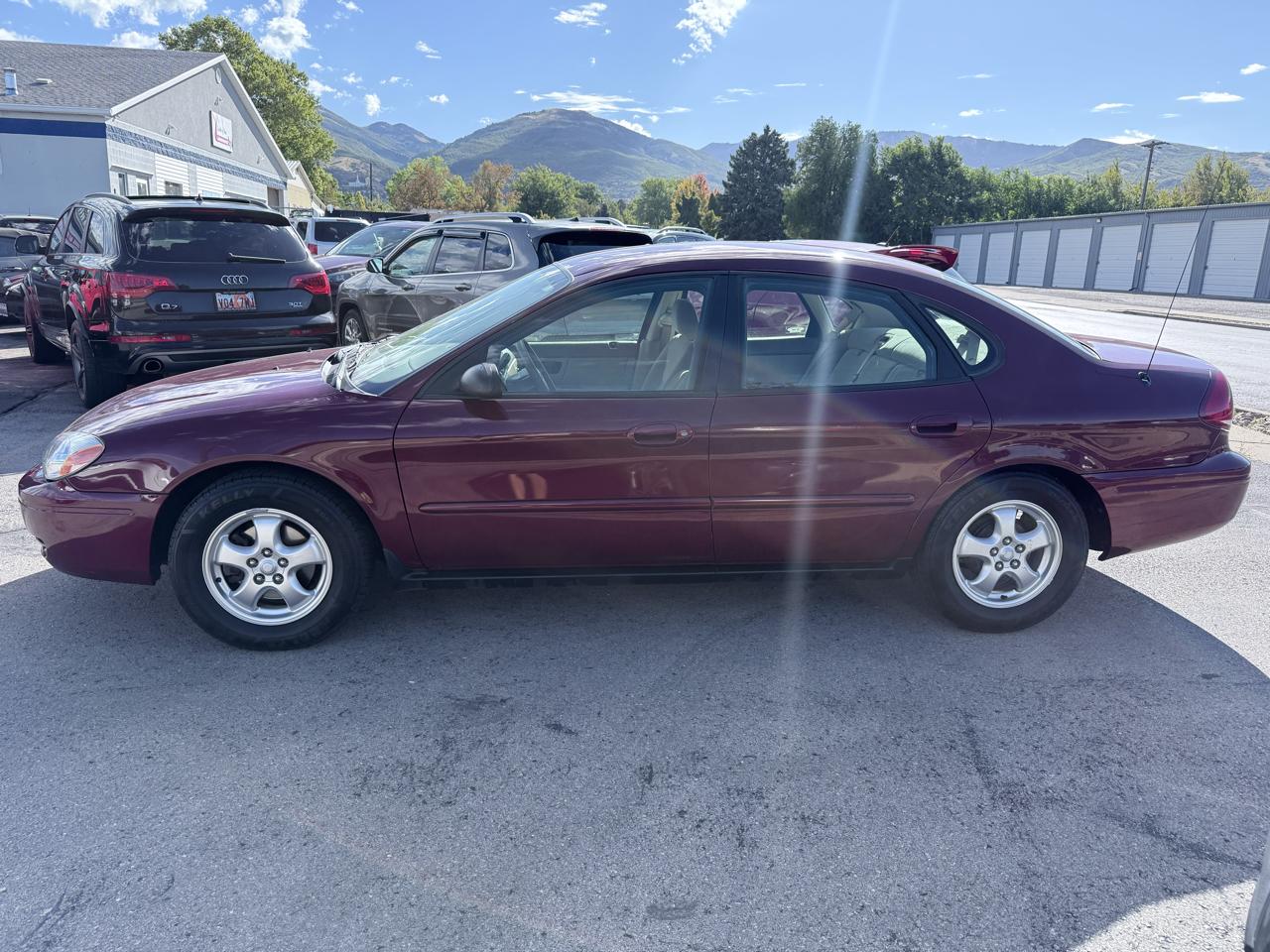 Ford Taurus 4dr Sdn SE 2006