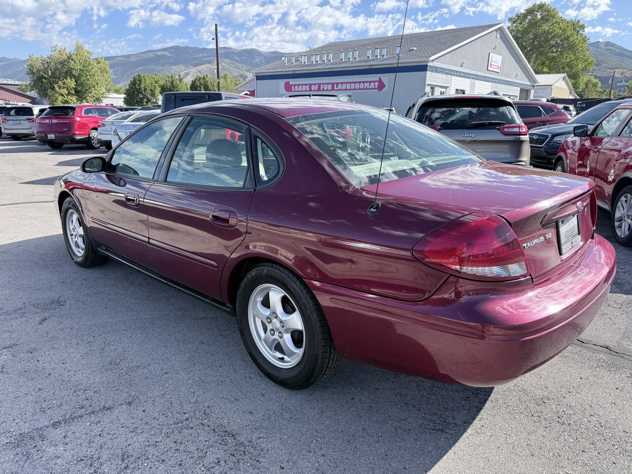 Ford Taurus 4dr Sdn SE 2006