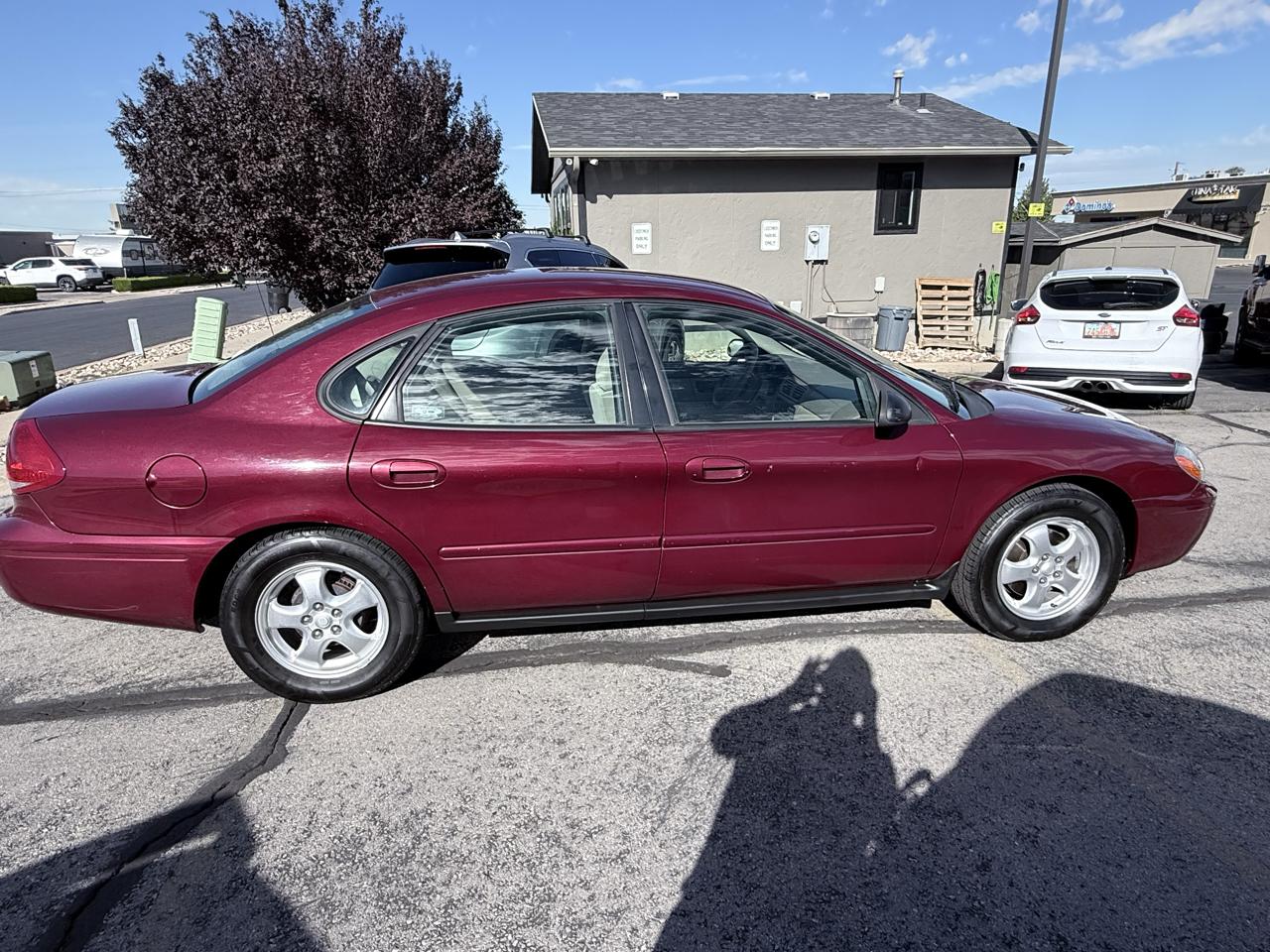 Ford Taurus 4dr Sdn SE 2006