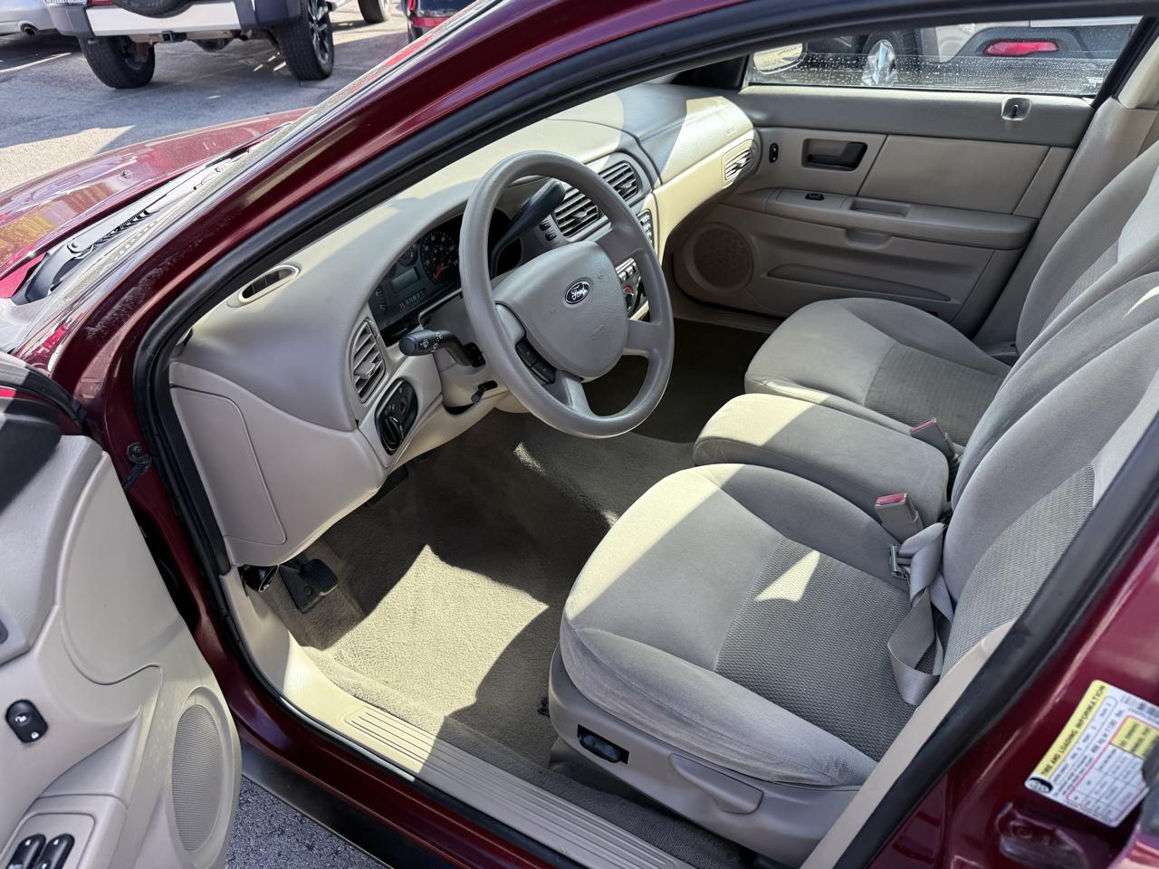 Ford Taurus 4dr Sdn SE 2006